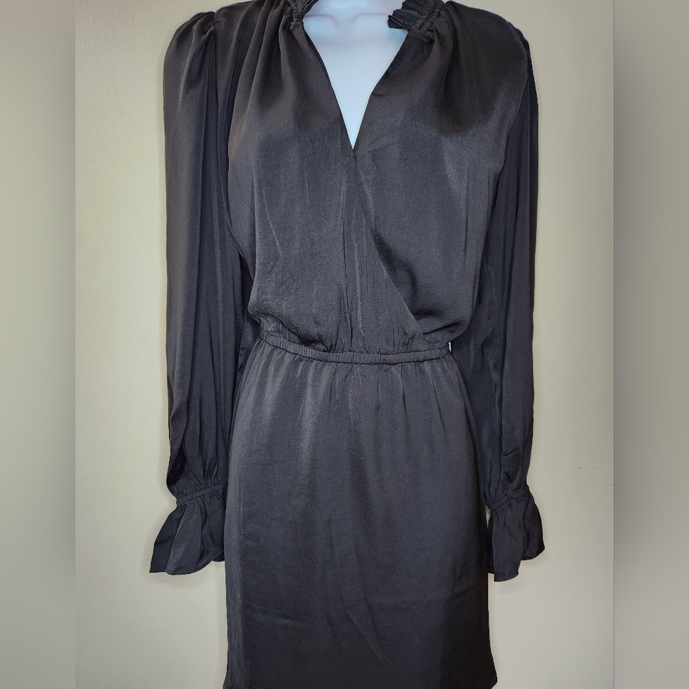 Banana Republic Ruffle neck Satin